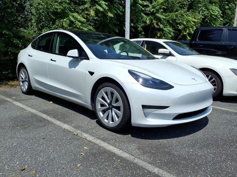 Used 2023 Tesla Model 3 Standard Range RWD image 5