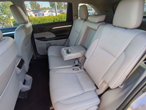 Used 2019 Toyota Highlander Plus image 14