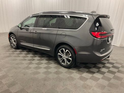 Used 2022 Chrysler Pacifica Pinnacle image 4