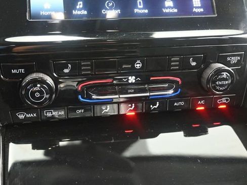 Used 2023 Jeep Grand Cherokee L Laredo w/ Luxury Tech Group I AWD/4WD image 11
