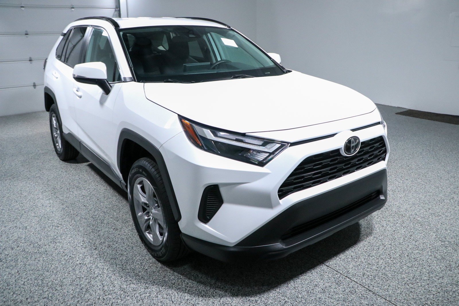 Used 2025 Toyota RAV4 XLE FWD image 5