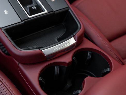 Certified 2026 Porsche Macan AWD/4WD image 28