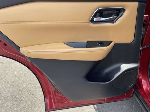 Used 2023 Nissan Rogue Platinum FWD image 11