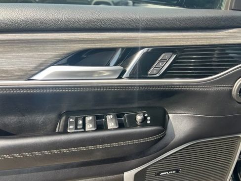 Used 2024 Jeep Wagoneer L Series II w/ Flexible Seating Group AWD/4WD image 6