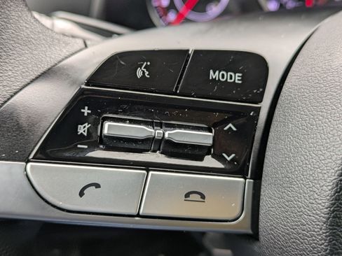 Used 2022 Hyundai Elantra SEL image 14