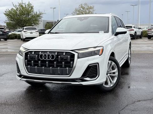 Used 2025 Audi Q7 3.0T Premium Plus AWD/4WD image 3