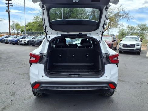 Used 2024 Chevrolet Trax RS FWD image 15