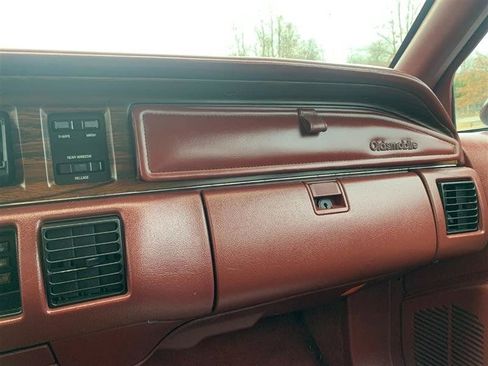 Used 1992 Oldsmobile Custom Cruiser image 32