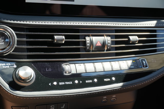 Used 2024 Lexus LS 500 w/ Interior Upgrade Package RWD image 38
