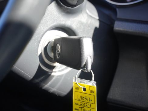 Used 2024 Toyota Camry SE image 35