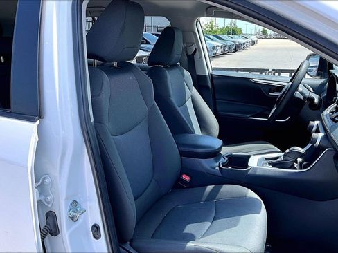 Used 2025 Toyota RAV4 XLE FWD image 9