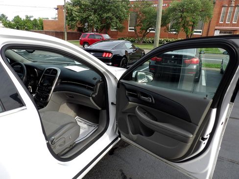 Used 2015 Chevrolet Malibu LT w/ Power Convenience Package image 19