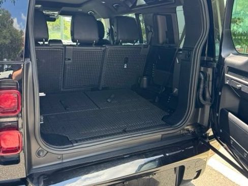Used 2023 Land Rover Defender 110 SE AWD/4WD image 6