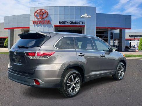 Used 2016 Toyota Highlander XLE FWD image 7