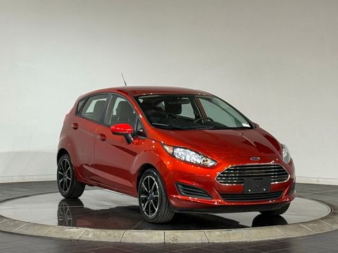 Used 2018 Ford Fiesta SE image 2
