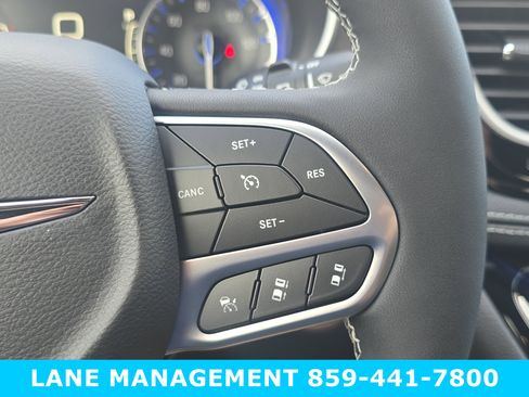 New 2026 Chrysler Pacifica Select image 5