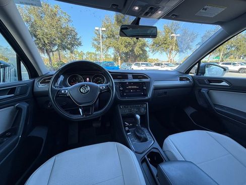 Used 2019 Volkswagen Tiguan SE w/ Panoramic Sunroof Package image 19