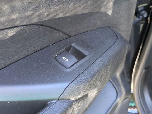 Used 2025 Chevrolet Trax LT FWD image 26