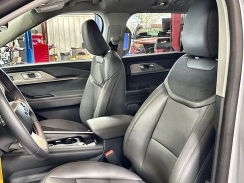 New 2026 Ford Explorer Active w/ Active Comfort Package RWD image 12