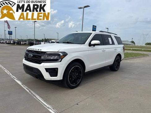 Used 2023 Ford Expedition Limited AWD/4WD image 2