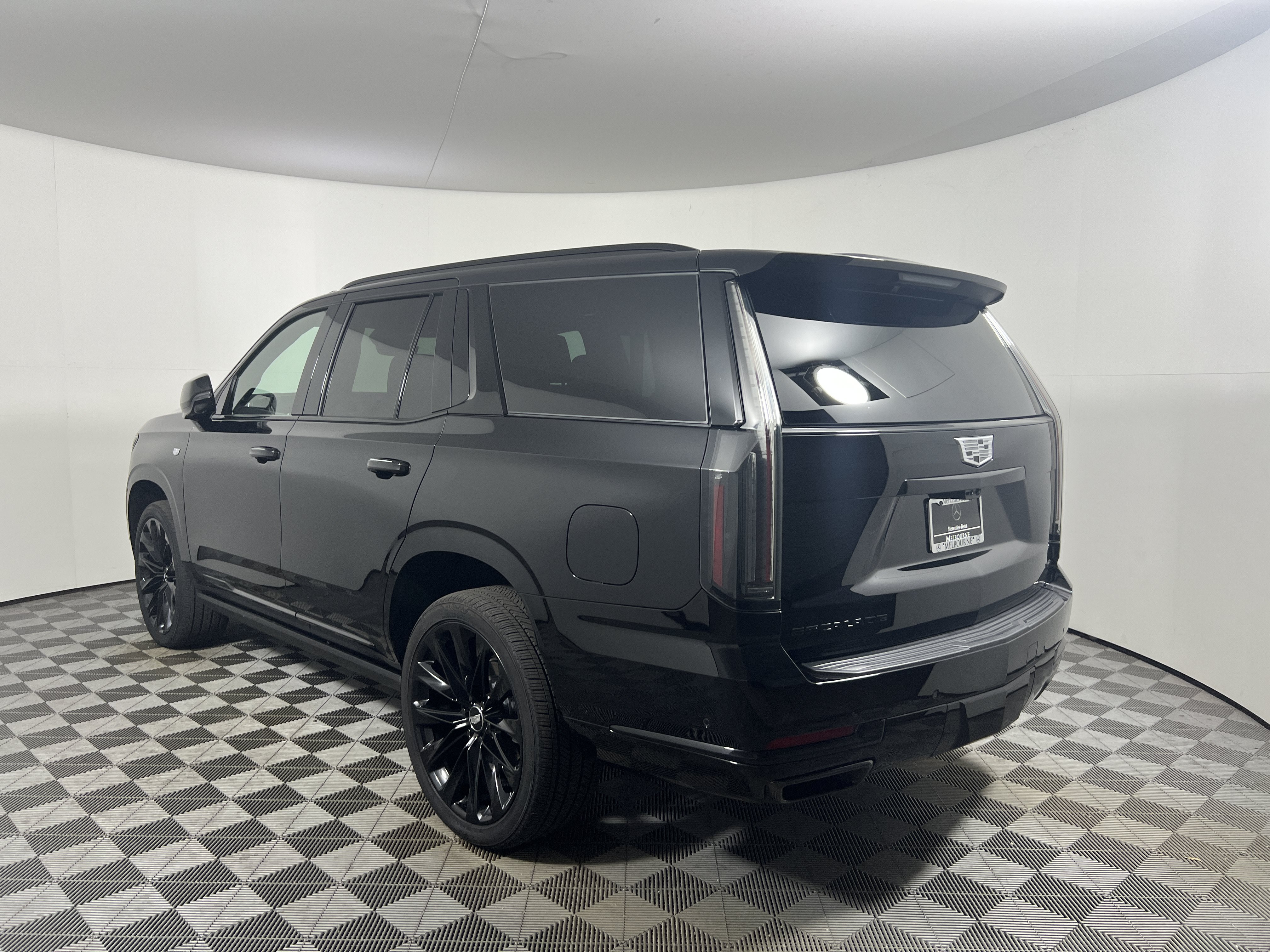Used 2026 Cadillac Escalade Platinum Sport w/ LPO, ONYX Package AWD/4WD image 3