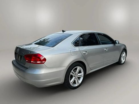 Used 2014 Volkswagen Passat 1.8T SE FWD image 9