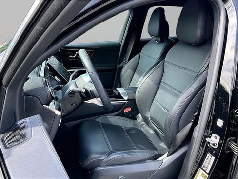 Used 2023 Mercedes-Benz GLC 300 4MATIC image 11