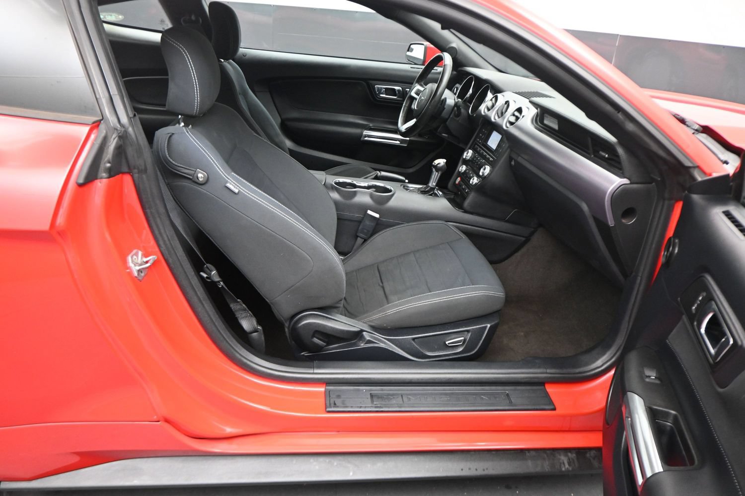 Used 2015 Ford Mustang GT RWD image 8
