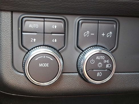 Used 2024 GMC Yukon Denali AWD/4WD image 36