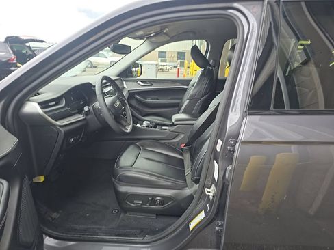 Used 2023 Jeep Grand Cherokee L Limited AWD/4WD image 3