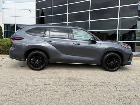 Used 2024 Toyota Highlander XSE AWD/4WD image 2
