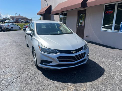 Used 2018 Chevrolet Cruze LS image 2