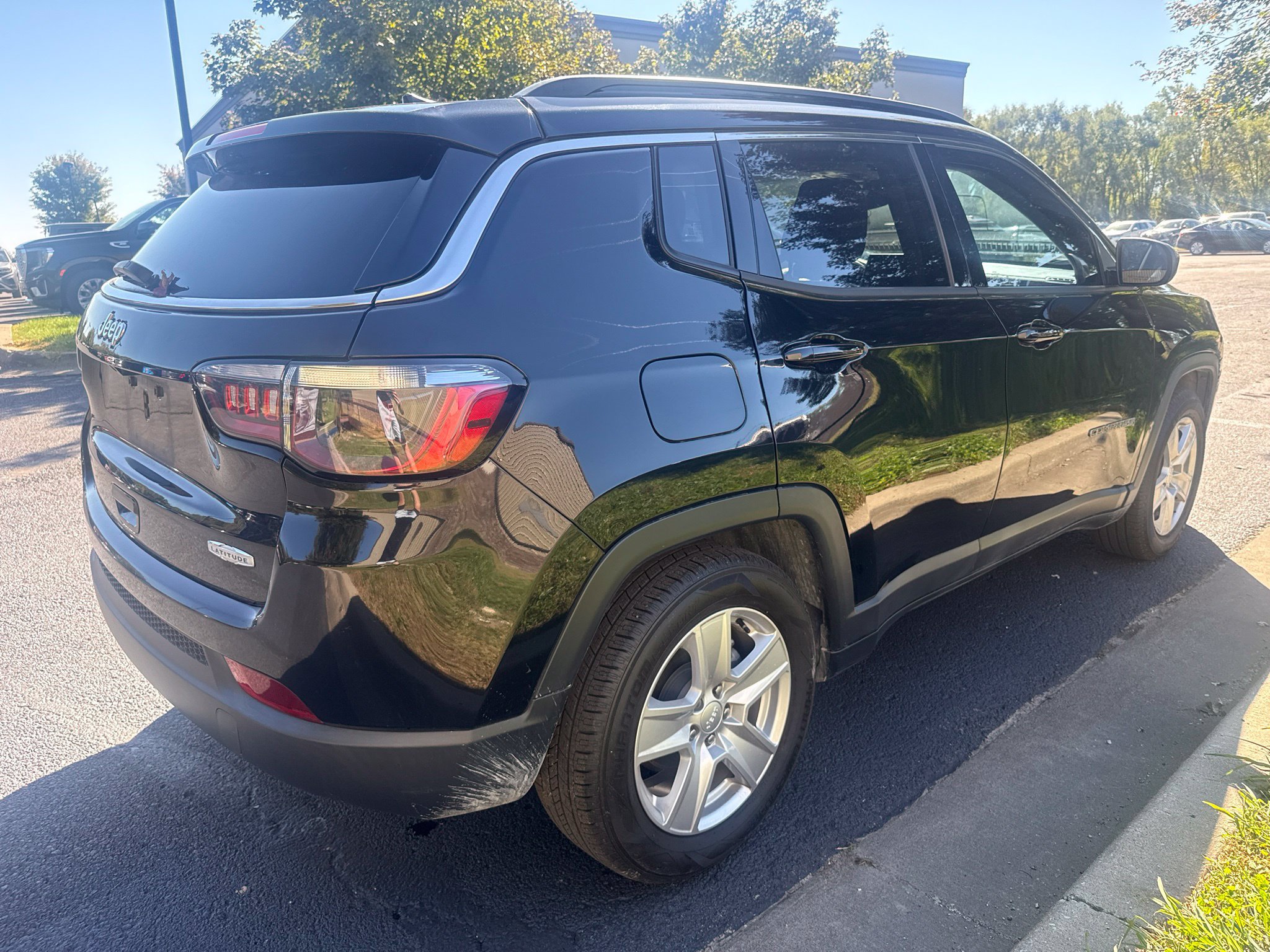 Used 2022 Jeep Compass Latitude FWD image 5