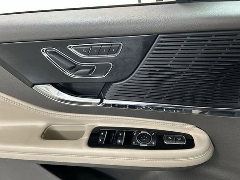 Used 2022 Lincoln Corsair Standard w/ Premium Package image 11