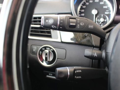 Used 2015 Mercedes-Benz GL 550 4MATIC image 31