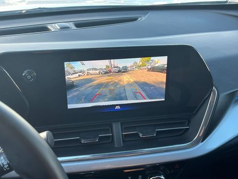 Used 2025 Chevrolet Trax LT w/ LT Convenience Package image 24