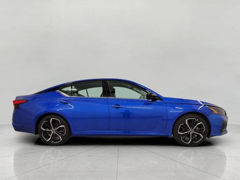 Used 2025 Nissan Altima 2.5 SR FWD image 12