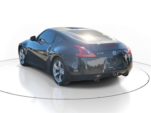 Used 2010 Nissan 370Z Touring image 3