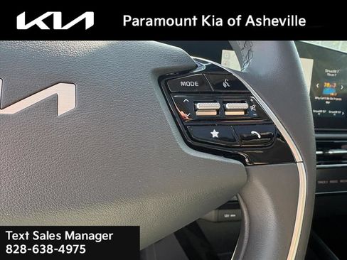 Certified 2025 Kia Niro EX Touring FWD image 13
