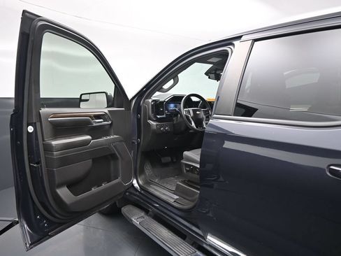 Used 2023 Chevrolet Silverado 1500 LT AWD/4WD image 9