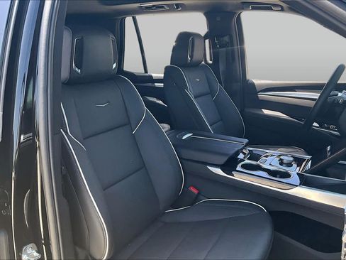 Used 2025 Cadillac Escalade Sport w/ Touring Package AWD/4WD image 8