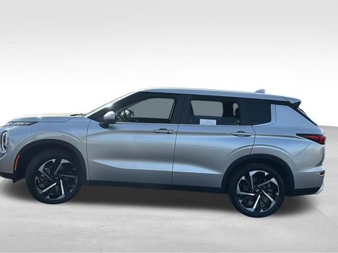 Used 2024 Mitsubishi Outlander SE image 4