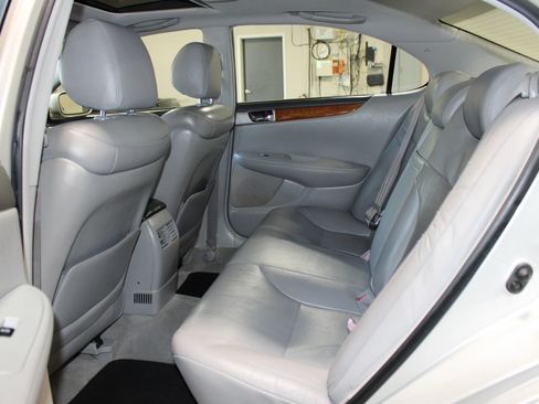 Used 2005 Lexus ES 330 FWD image 25