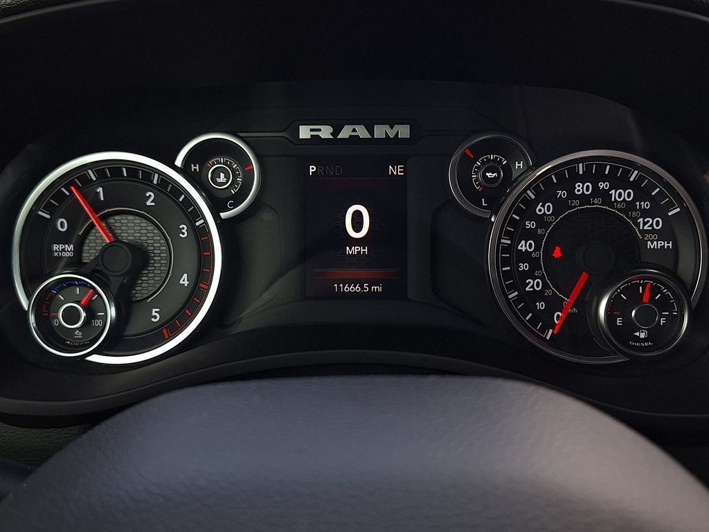 Used 2024 RAM 3500 Tradesman w/ Chrome Appearance Group AWD/4WD image 18