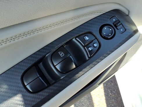 Used 2020 Nissan Altima 2.5 S FWD image 12