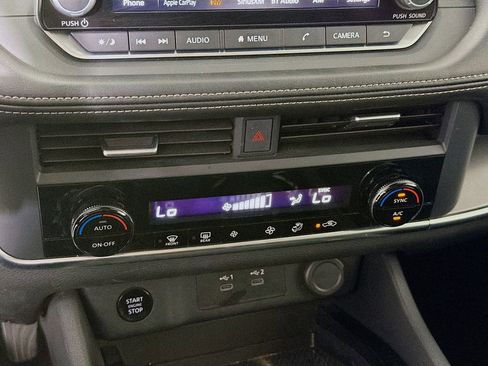 Used 2024 Nissan Rogue SV image 18