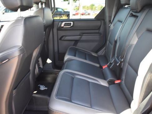Used 2025 Ford Bronco Outer Banks AWD/4WD image 14