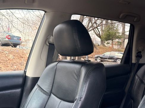 Used 2016 Nissan Pathfinder SV image 26