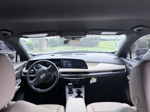 Used 2024 Cadillac XT4 Luxury image 17