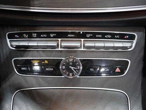 Used 2018 Mercedes-Benz E 400 4MATIC Cabriolet image 34